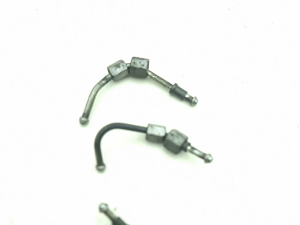 Fuel injector supply line/pipe