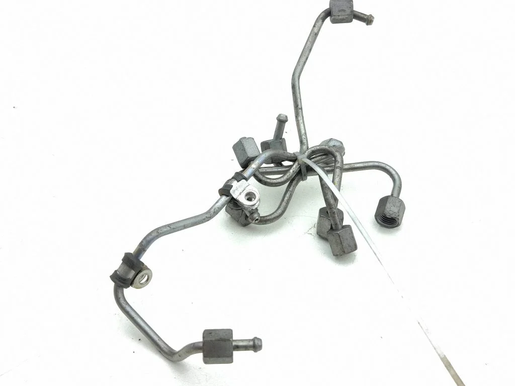 Fuel injector supply line/pipe