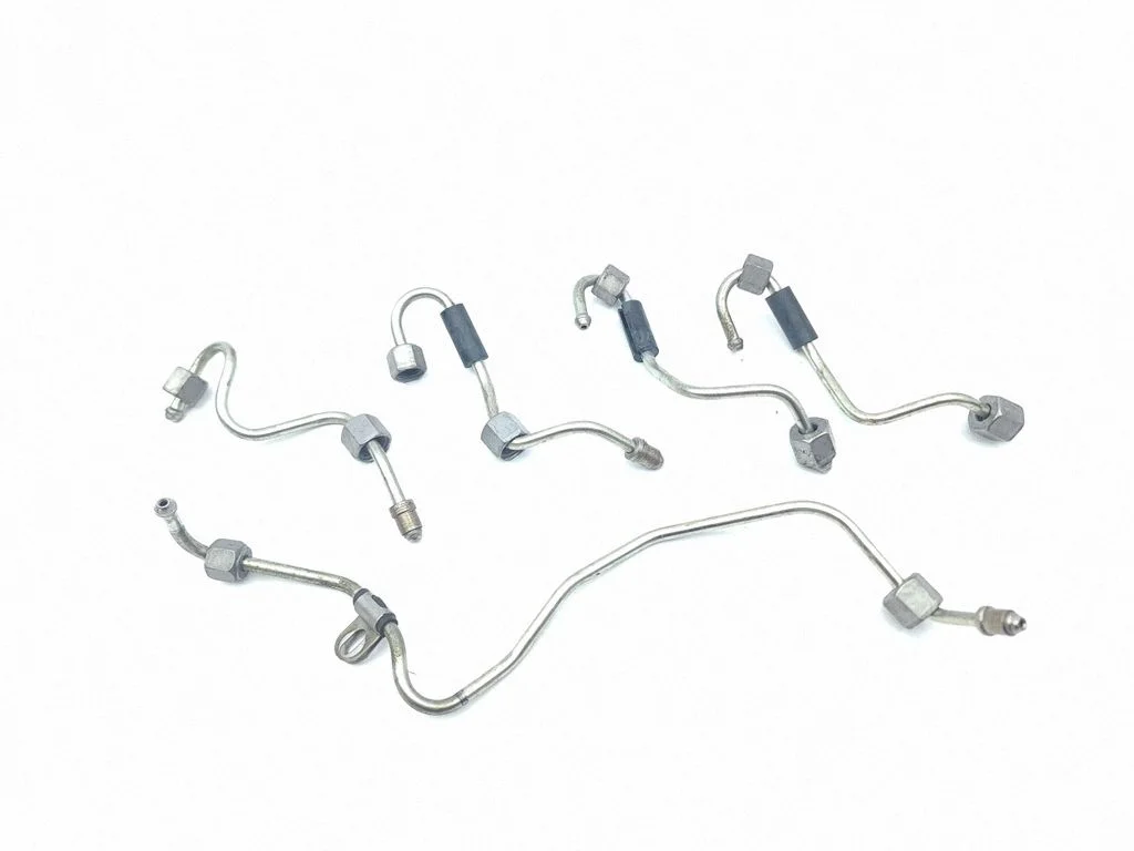 Fuel injector supply line/pipe