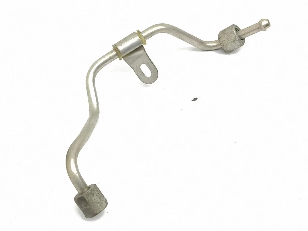 Fuel injector supply line/pipe