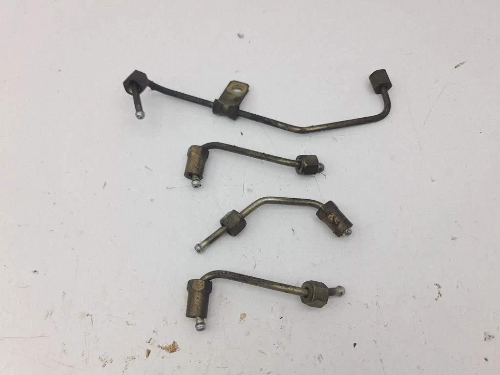 Fuel injector supply line/pipe