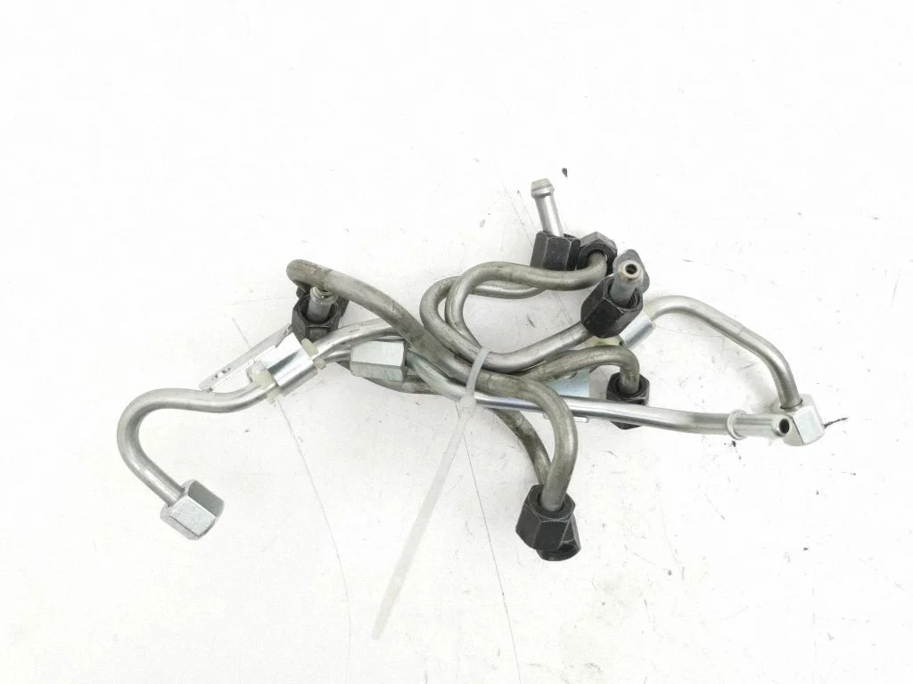 Fuel injector supply line/pipe