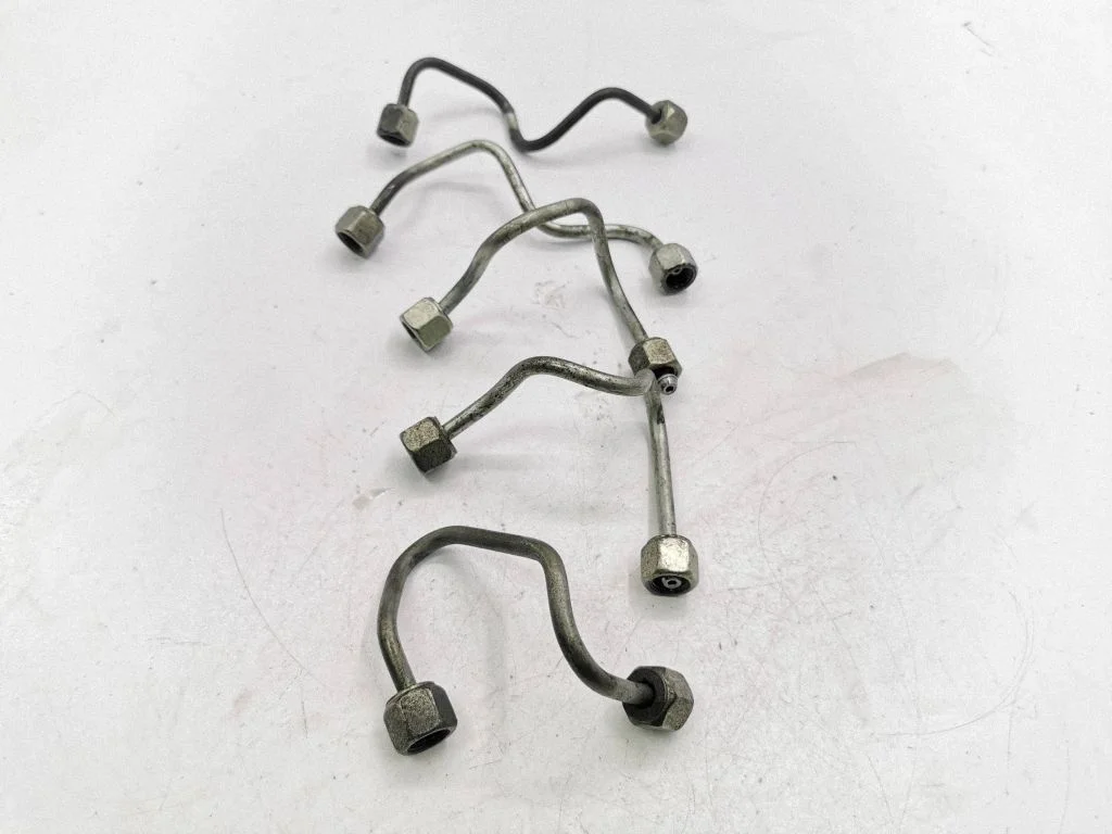 Fuel injector supply line/pipe