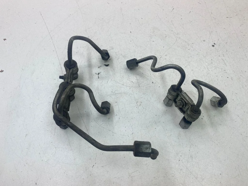Fuel injector supply line/pipe