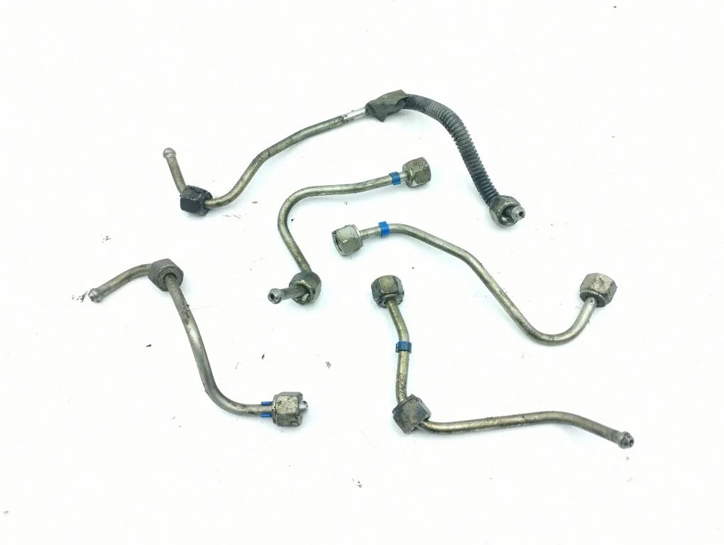 Fuel injector supply line/pipe