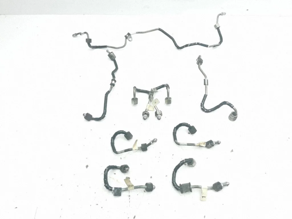Fuel injector supply line/pipe