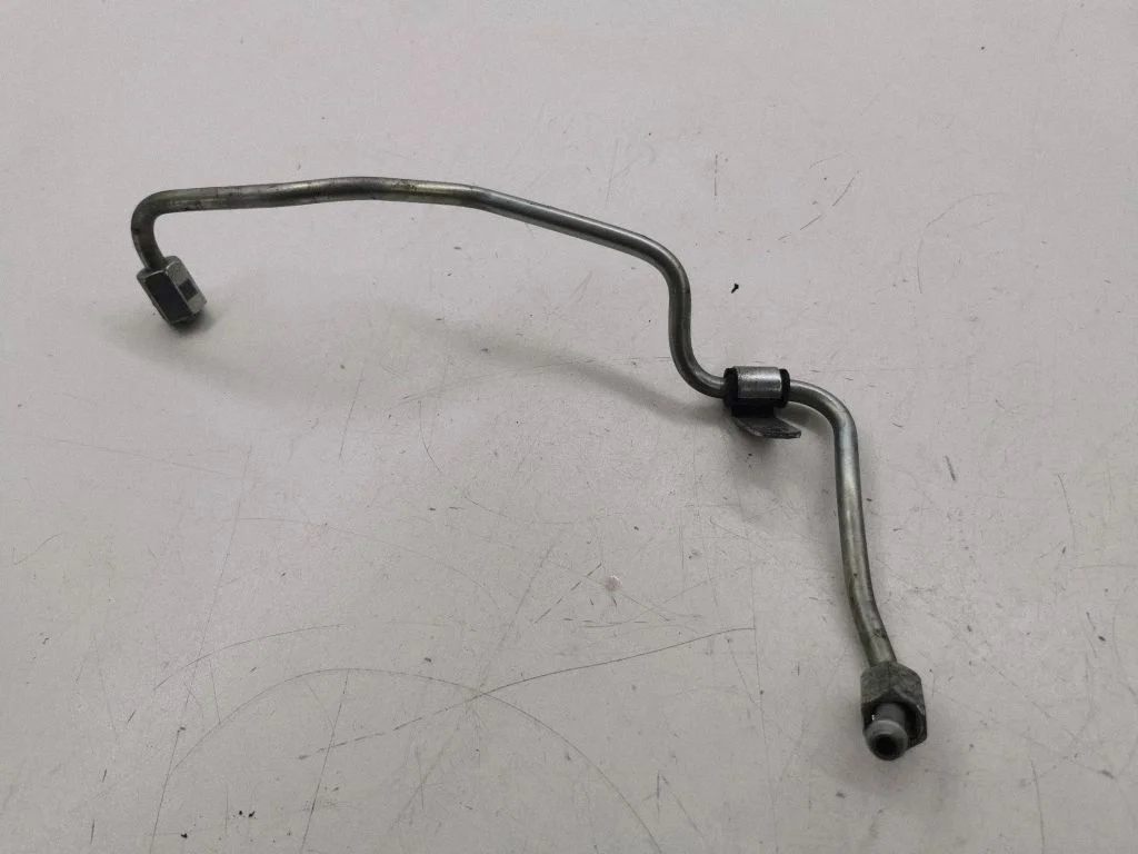 Fuel injector supply line/pipe