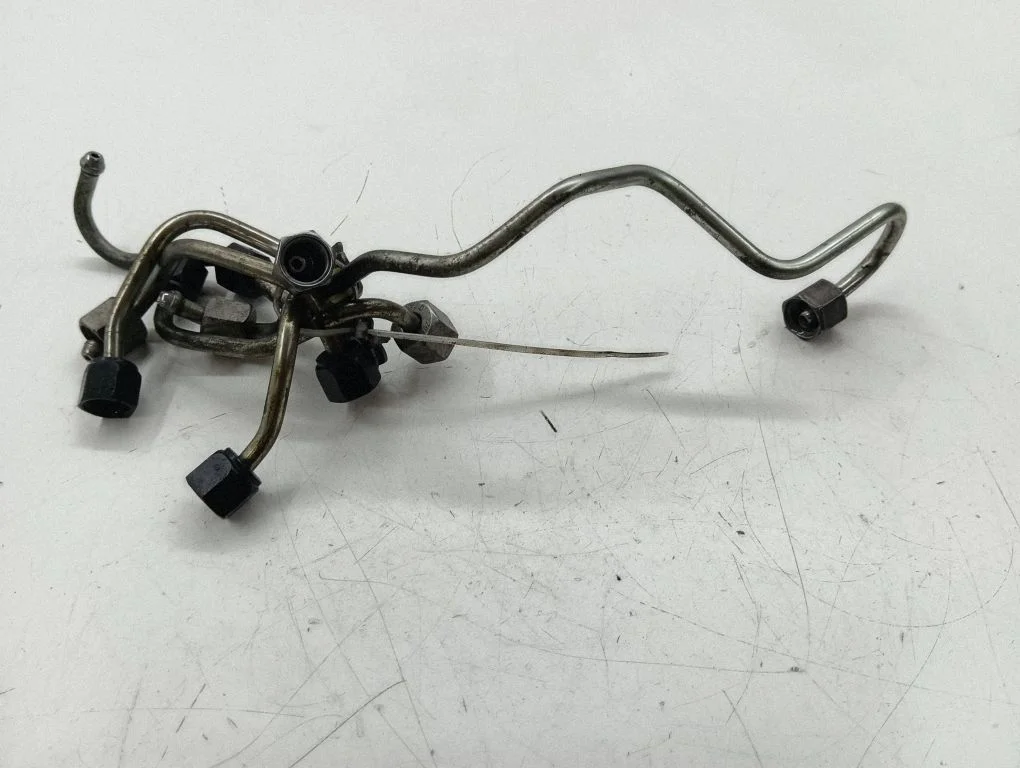 Fuel injector supply line/pipe