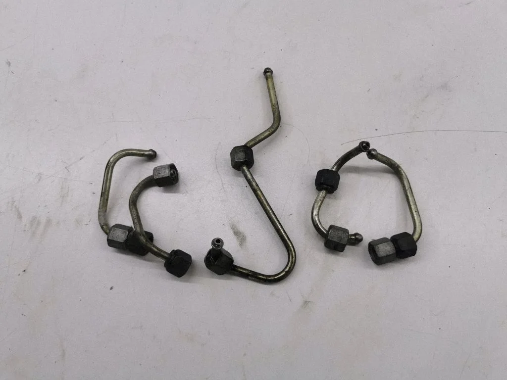 Fuel injector supply line/pipe