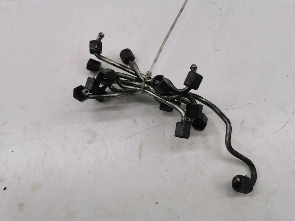 Fuel injector supply line/pipe