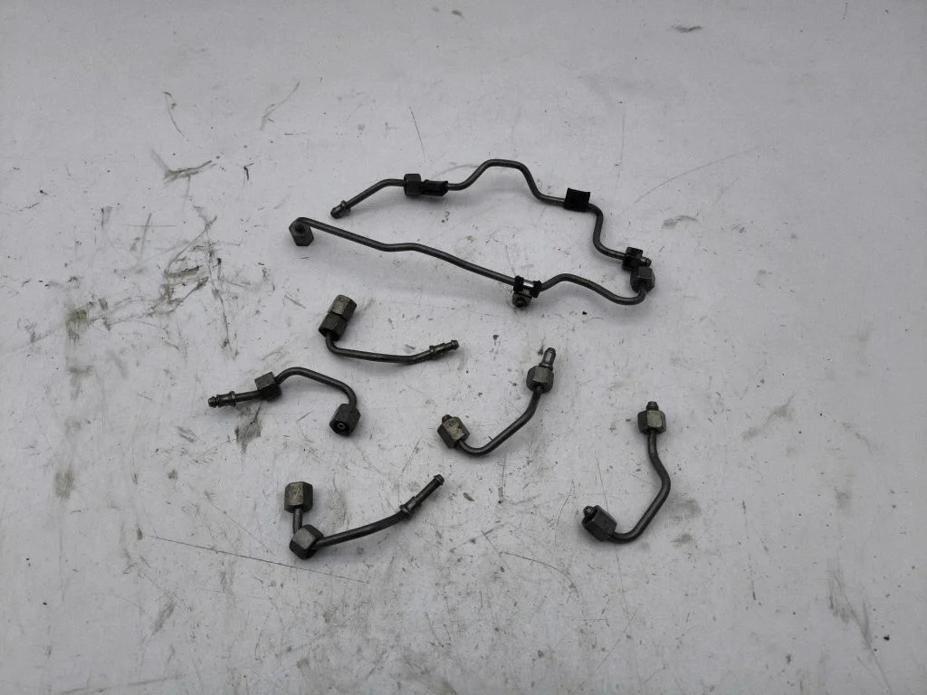 Fuel injector supply line/pipe 200110E2