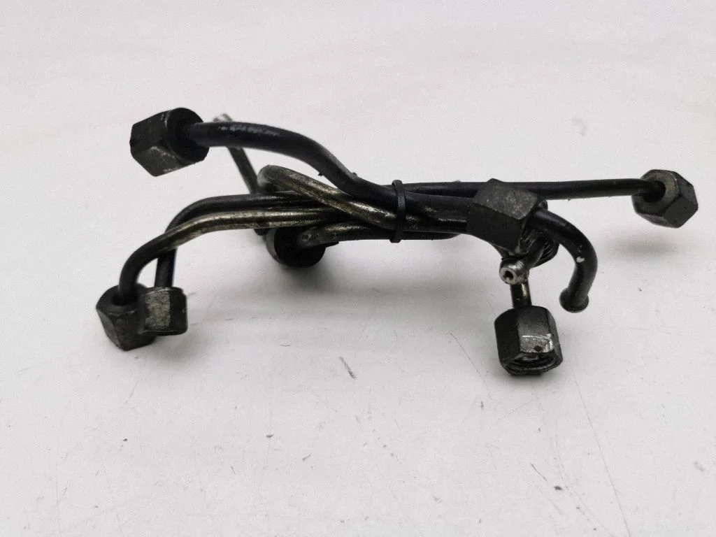 Fuel injector supply line/pipe