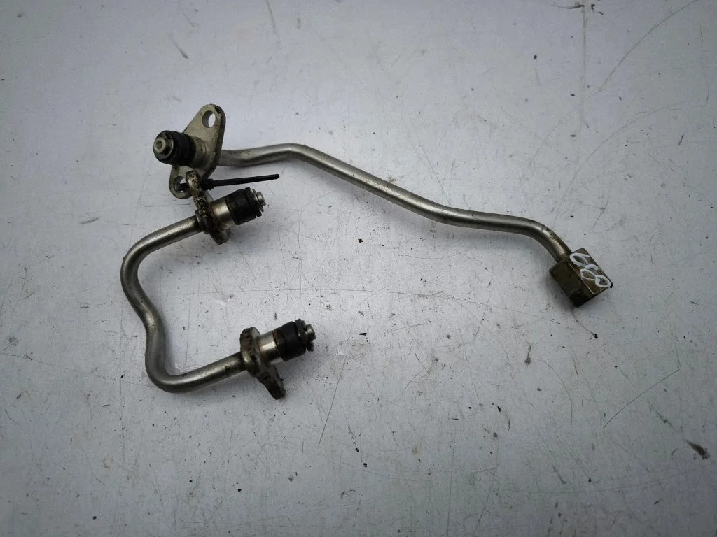 Fuel injector supply line/pipe