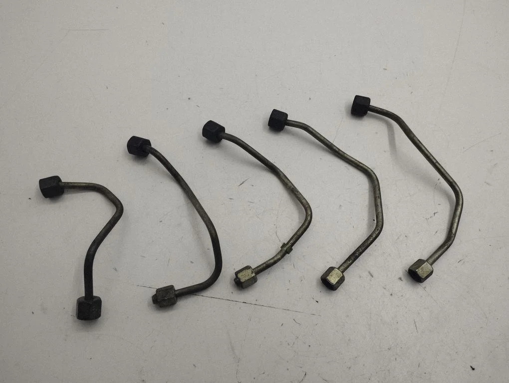 Fuel injector supply line/pipe