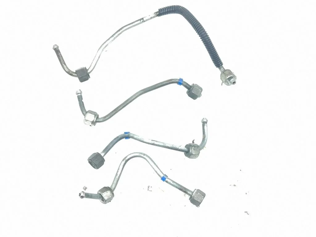 Fuel injector supply line/pipe