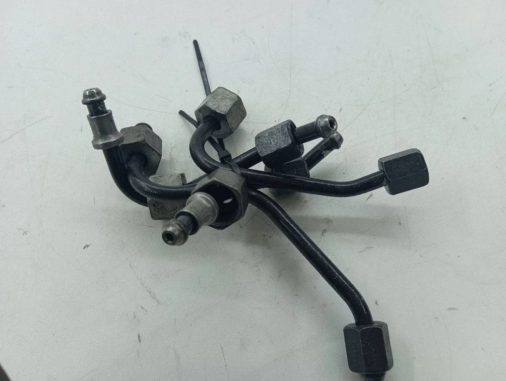 Fuel injector supply line/pipe