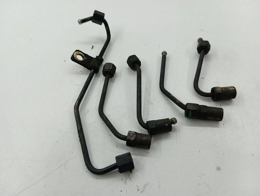 Fuel injector supply line/pipe