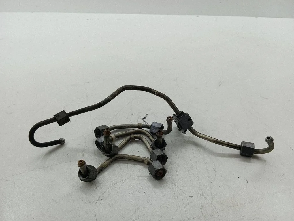 Fuel injector supply line/pipe