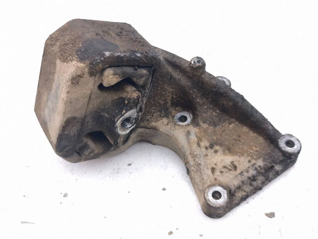 Dzinēja spilvens 52090308AE