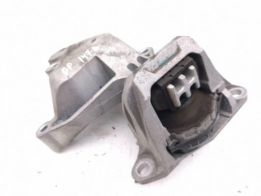 Dzinēja spilvens 112326UB0A