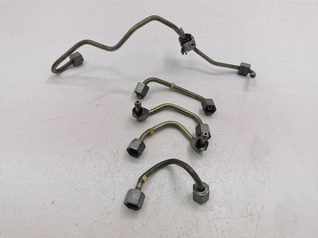 Fuel injector supply line/pipe