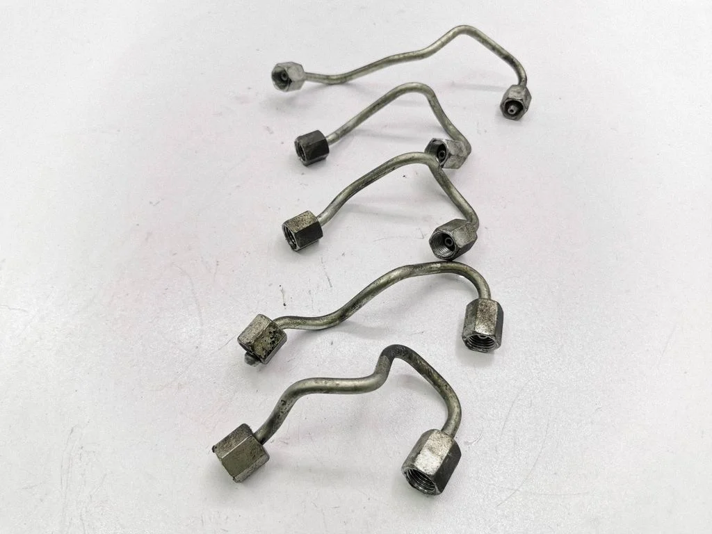 Fuel injector supply line/pipe