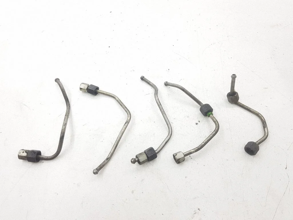 Fuel injector supply line/pipe