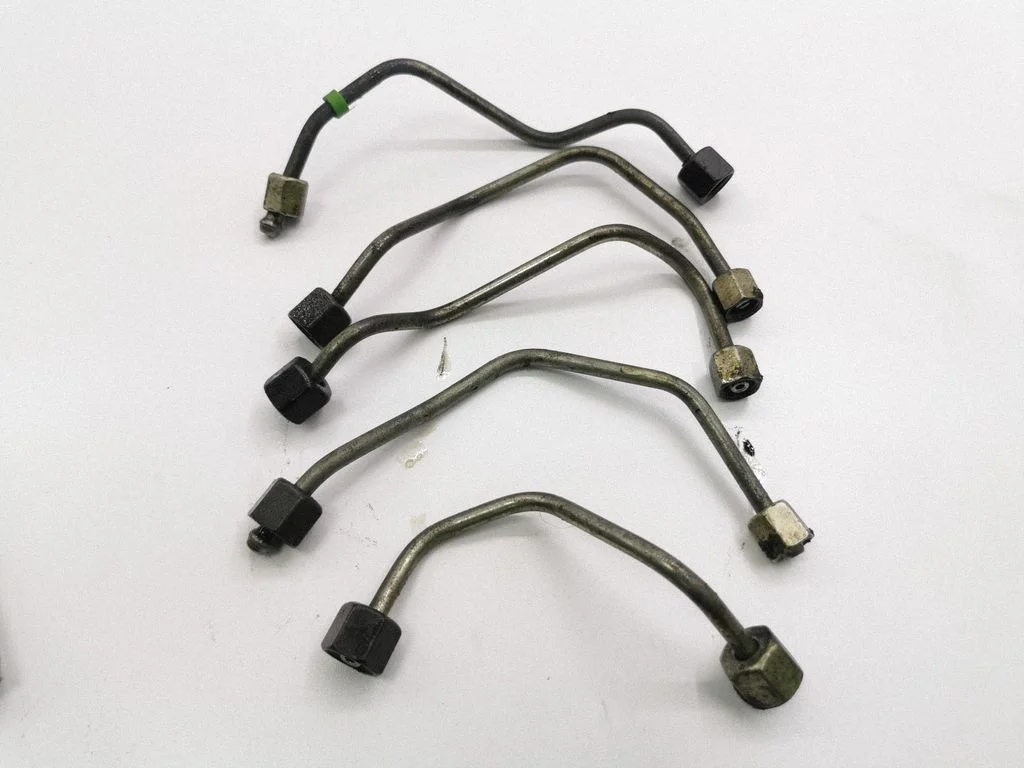 Fuel injector supply line/pipe