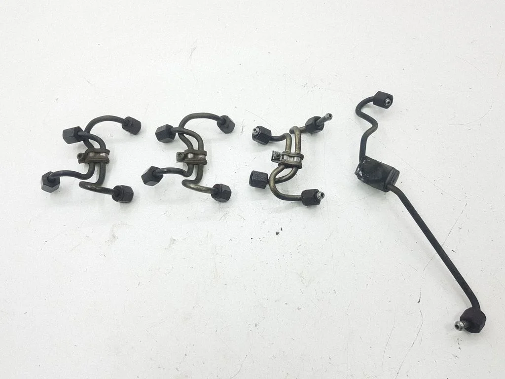 Fuel injector supply line/pipe