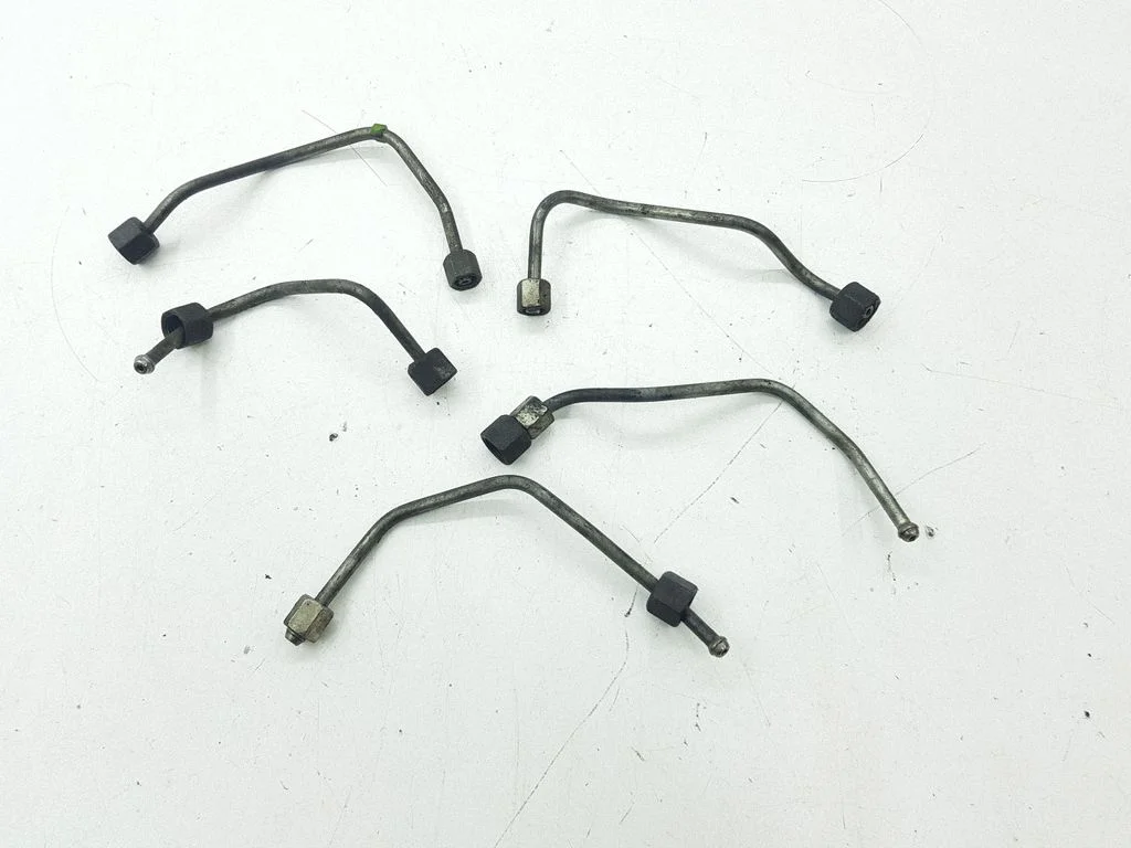 Fuel injector supply line/pipe