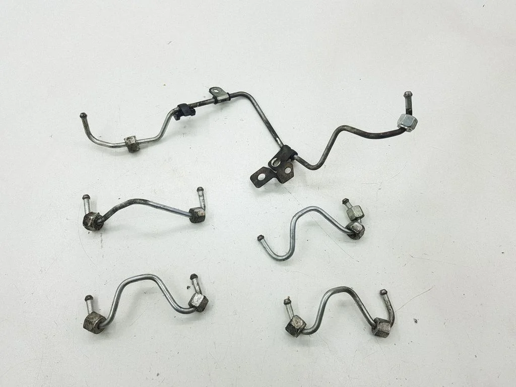 Fuel injector supply line/pipe
