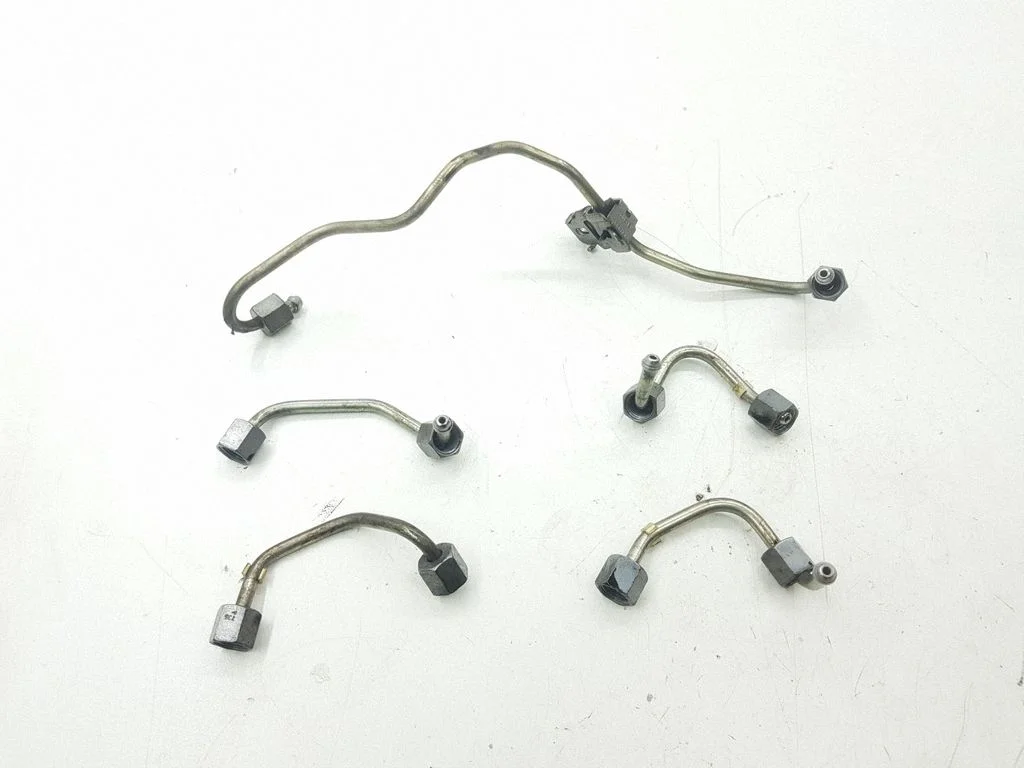 Fuel injector supply line/pipe