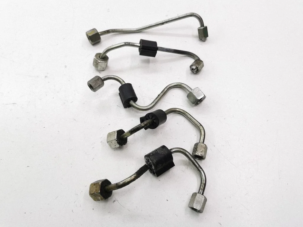 Fuel injector supply line/pipe