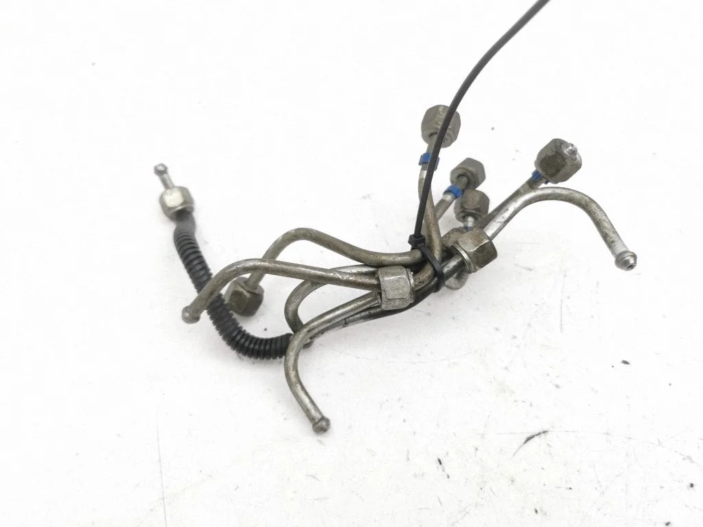 Fuel injector supply line/pipe