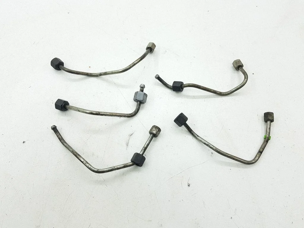 Fuel injector supply line/pipe