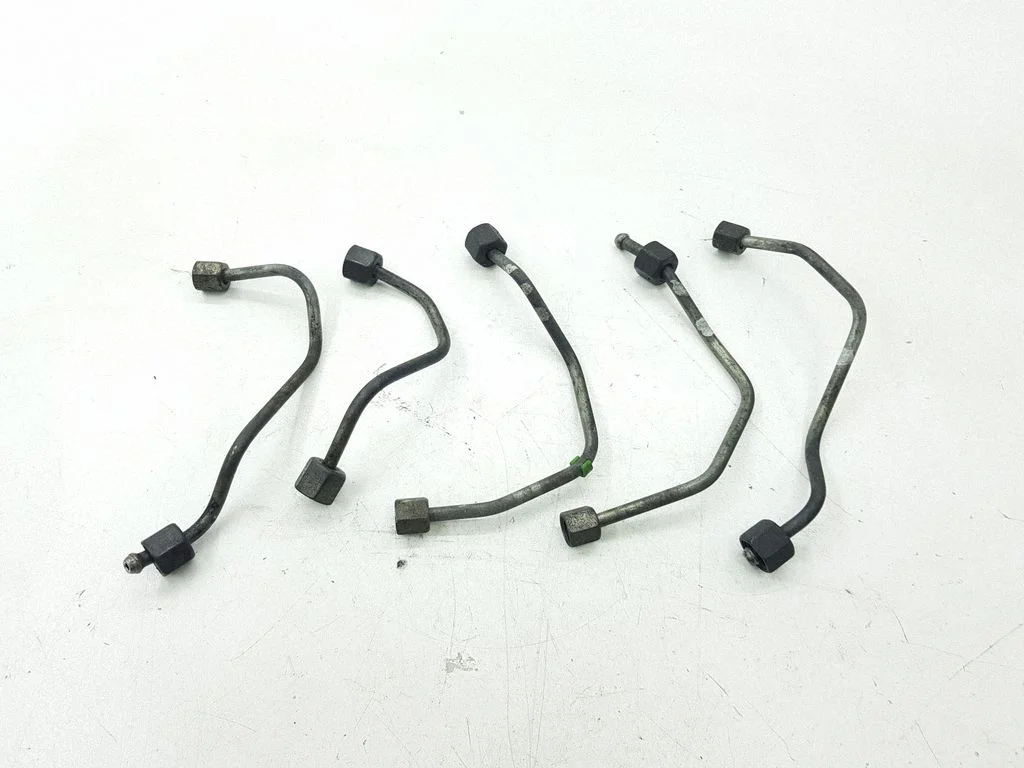 Fuel injector supply line/pipe