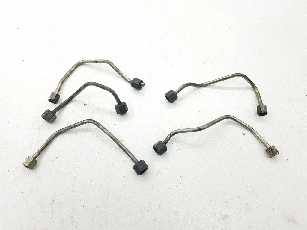 Fuel injector supply line/pipe