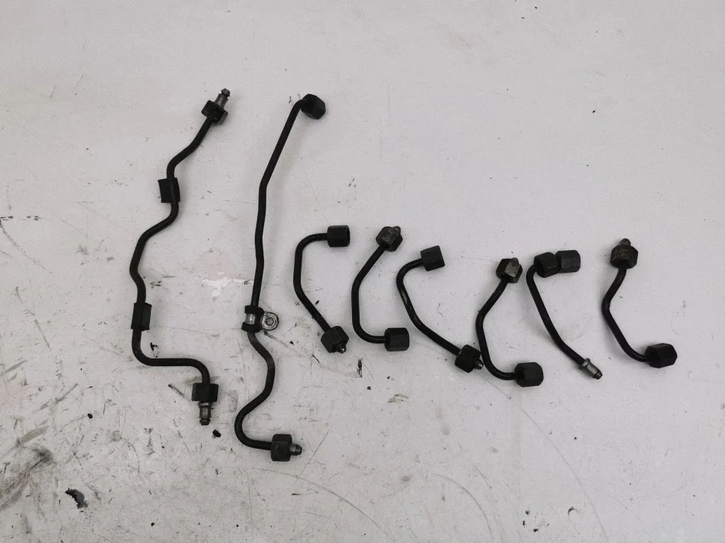 Fuel injector supply line/pipe