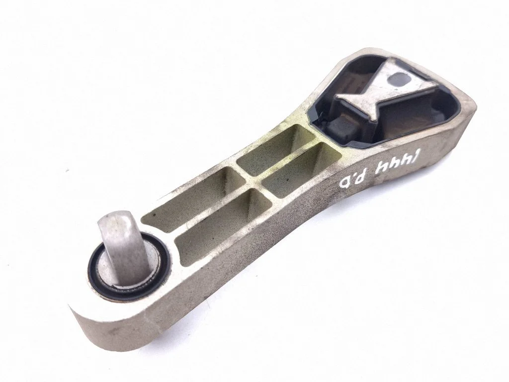 Engine mount bracket 31460677