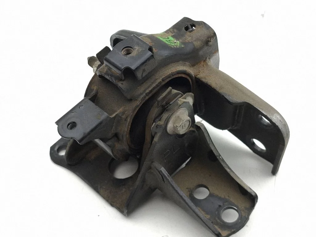Engine mount bracket – left