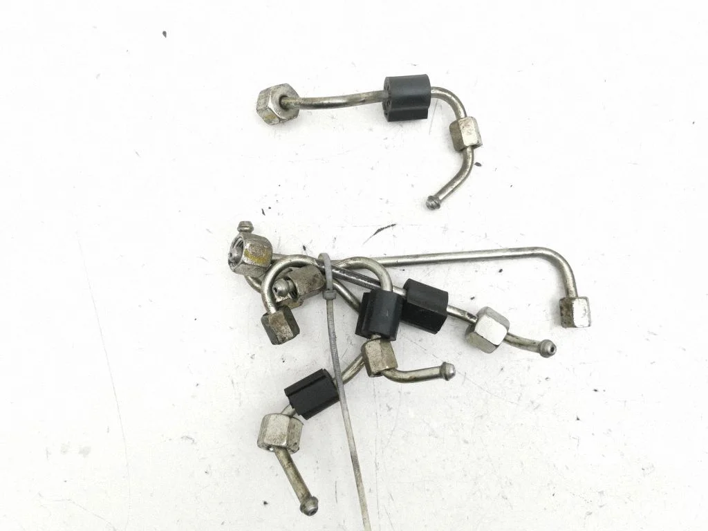 Fuel injector supply line/pipe
