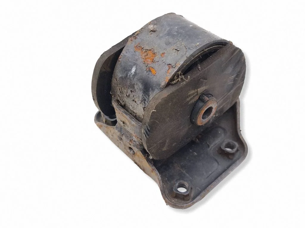 Engine mount bracket MB581953
