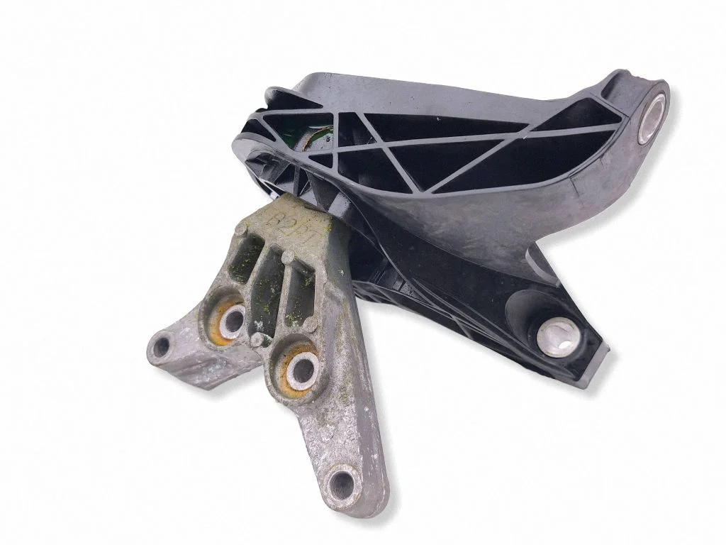 Engine mount bracket