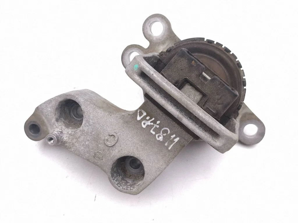 Engine mount bracket – front right