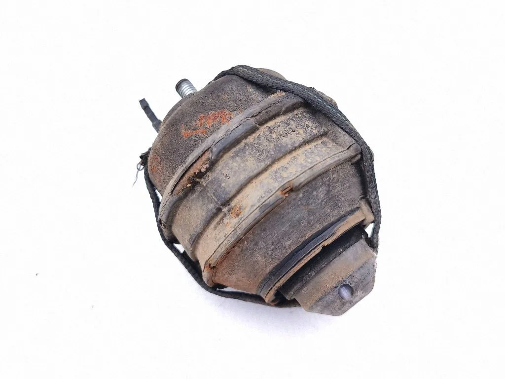 Engine mount bracket