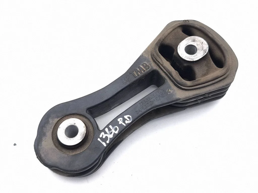 Engine mount bracket – front right
