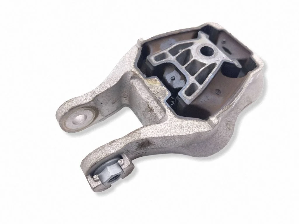 Engine mount bracket 17276810