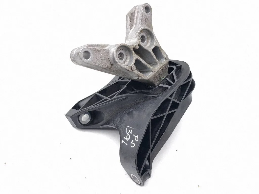 Engine mount bracket – front right