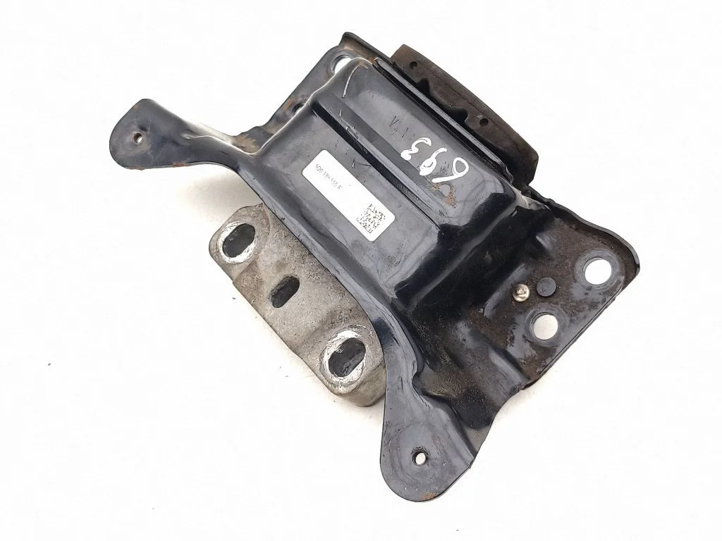 Engine mount bracket 5Q0199555R