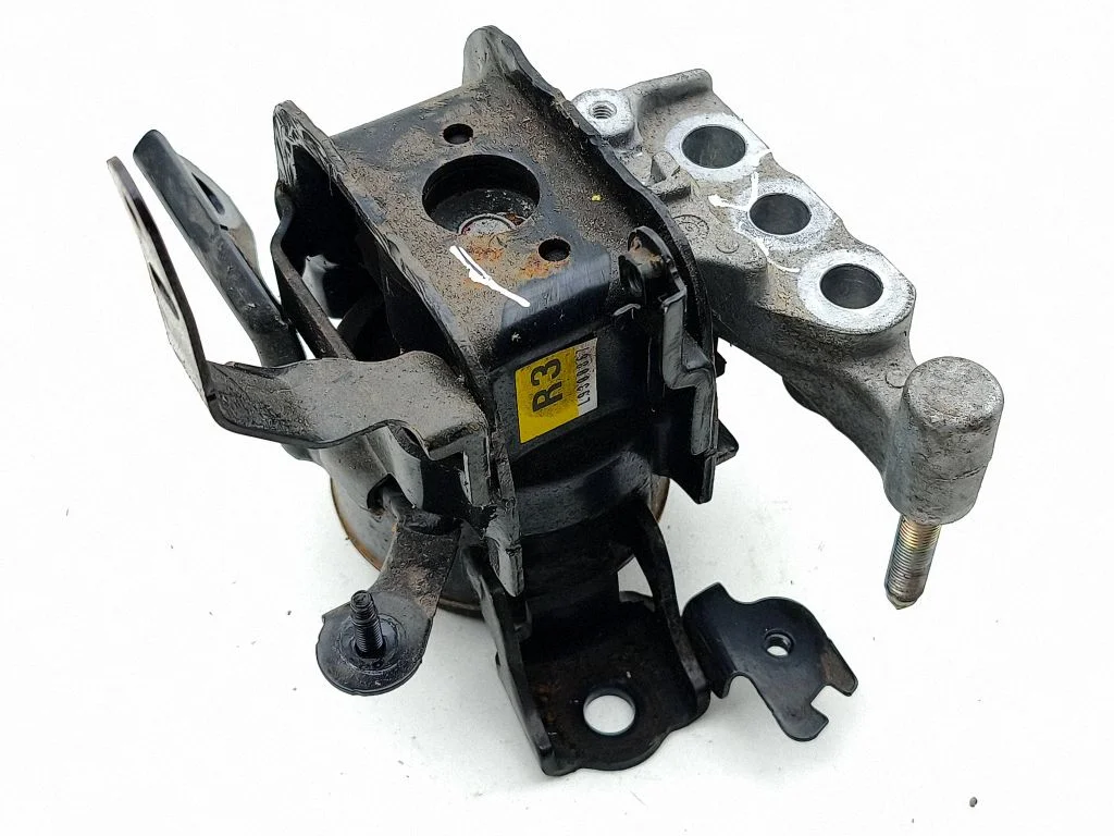 Engine mount bracket L9300867